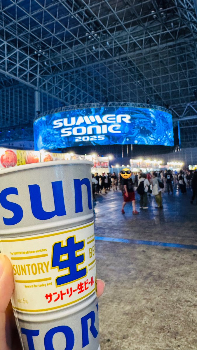 o_nsb2's tweet photo. サマソニでビールを求めて歩いてたらレオくんとジュノンくん見つけて速攻買った🍻 https://t.co/PyNLZOHJno