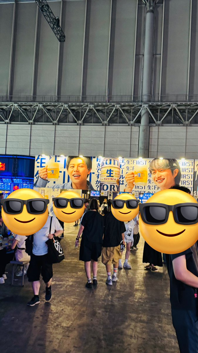 o_nsb2's tweet photo. サマソニでビールを求めて歩いてたらレオくんとジュノンくん見つけて速攻買った🍻 https://t.co/PyNLZOHJno