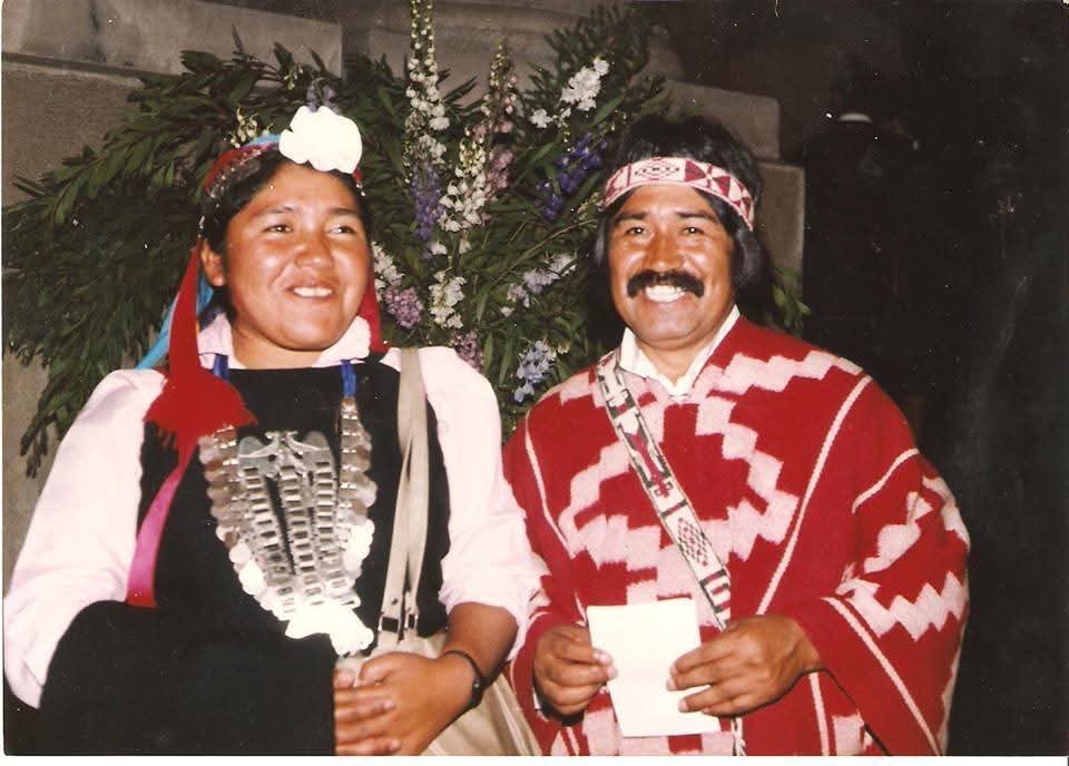 Daniel_Sandoval's tweet photo. La Consejera @AnaLlao me compartió este valioso registro histórico del Acuerdo de Imperial, un hito político fundamental del pueblo mapuche.
Un proceso marcado por presos, persecución y caídos, que tras una década de lucha, a fines de los 80, abrió camino a la Ley 19.253. 🌿✊🏽 https://t.co/4w0jjc2E9f