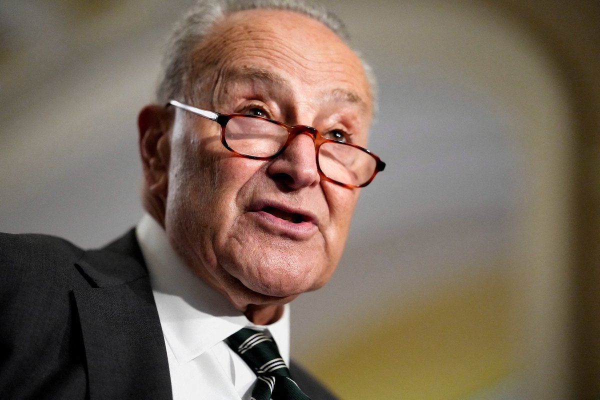 CT24zive's tweet photo. Trump Putinovi poskytl legitimitu, globální pódium, nulovou odpovědnost a nic za to nedostal, prohlásil lídr demokratů v americkém Senátu Chuck Schumer.

📷 Reuters https://t.co/fyn7PeL3qe