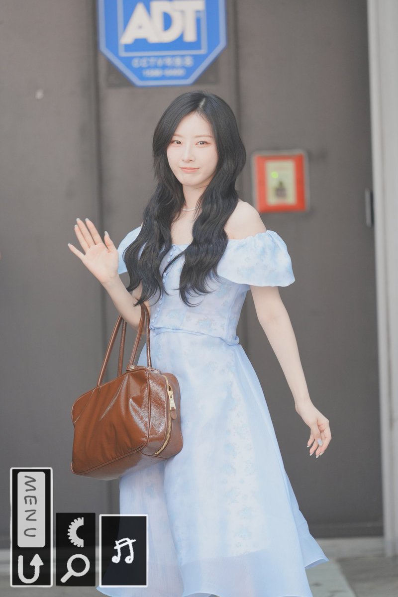 Seulring0818's tweet photo. 오늘 곤듀님 출근
250816 팬사인회 하슬 Pre

#ARTMS #아르테미스 #Haseul #하슬 https://t.co/tkENtKXf10