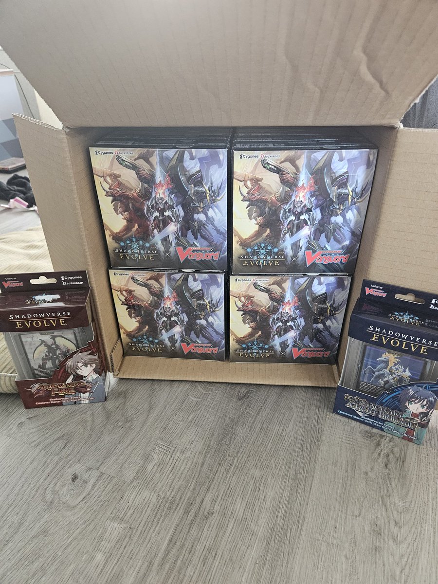 Got myself a case and both decks to celebrate the crossover, I may not play vanguard anymore but I have lots of memories tied to it and it was a blast cracking boxes with friends again.
#ShadowverseEvolve
#CardFightVanguard
