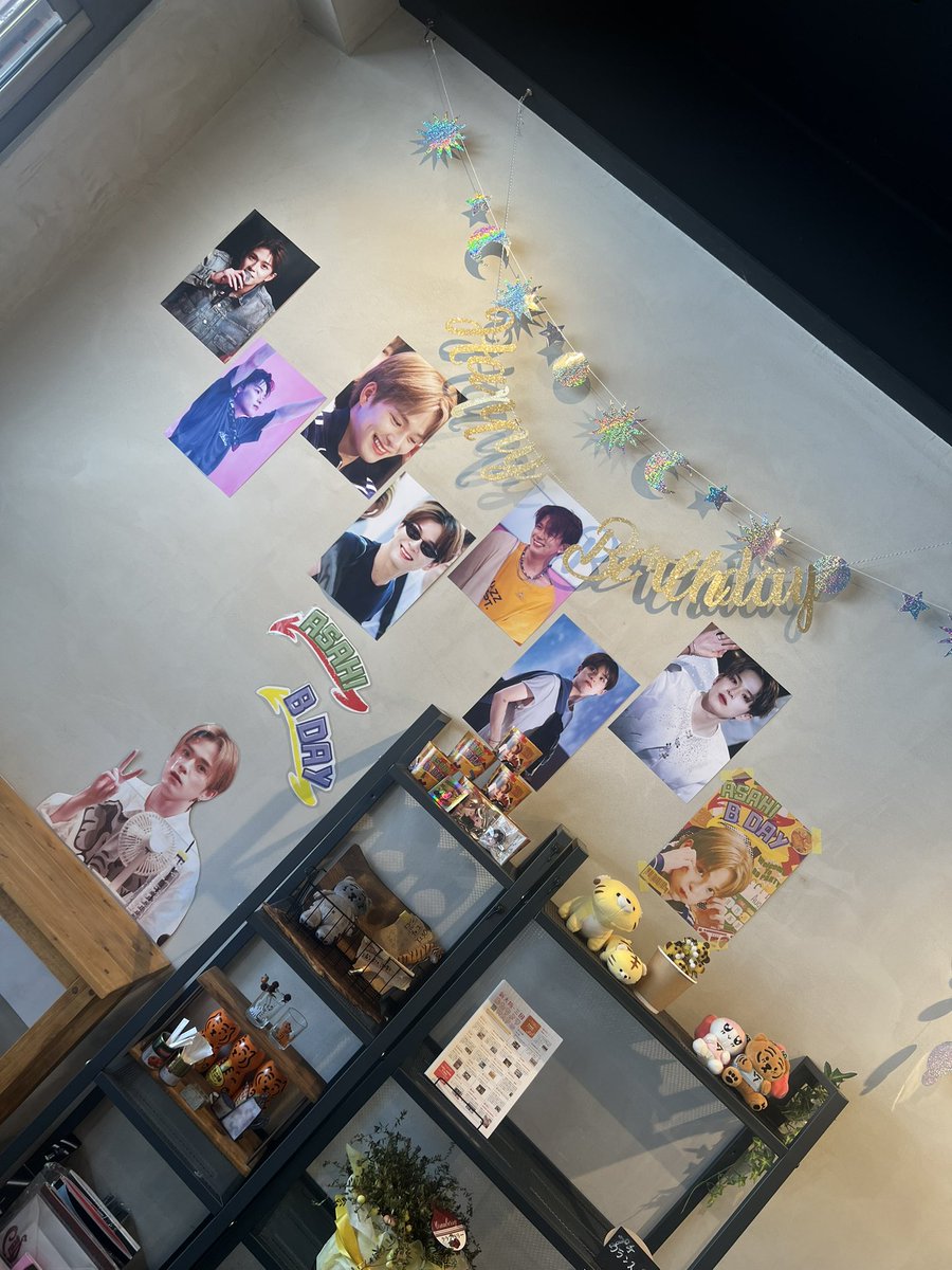sk___sapicn's tweet photo. 大阪センイルカフェ
CAFE HORANG-I 様
マカロンセット(マカロン1,ドリンク1)
注文でセット先着特典数量限定で
アクリルヘアピンプレゼントです。
誕生日当日先着特典バッジもあります。
#ASAHI_BDAY_PARTY
#아사히 #センイルカフェ #センカ #treasure #トレジャー #朝光 #アサヒ https://t.co/YCDczbvLf5