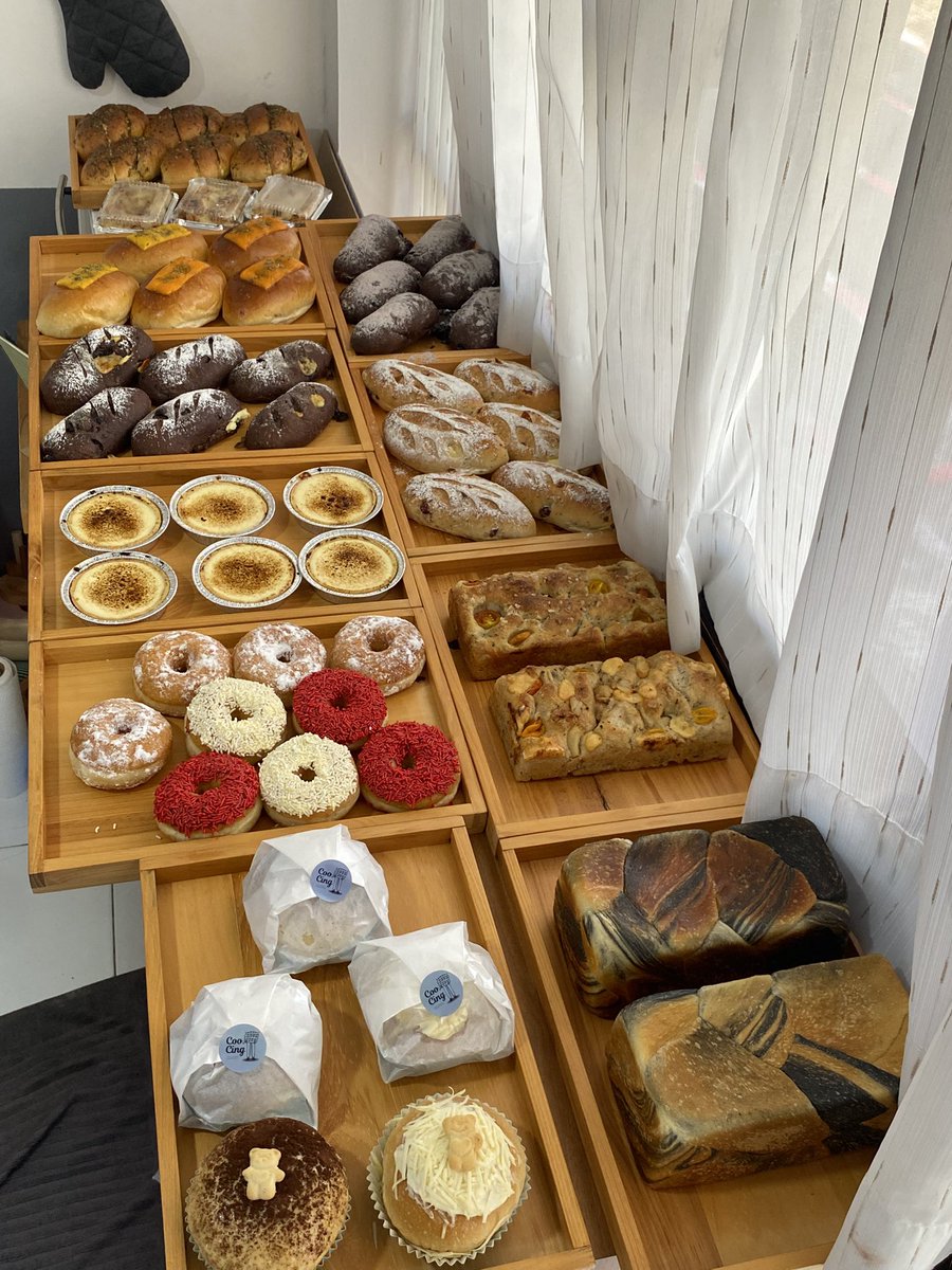 cookingbananah's tweet photo. Hi warga BOGOR, jangan lupa jajan yaah~
Hari ini ada (limited stock) cheese tart & donat merah putih versi #Weekend17an juga~
Smoked beef cheddar juga readyy tudei🤏
Alamat: https://t.co/MAlCPzYAsF
WA: https://t.co/c1QFjUOYbW https://t.co/4Gqpt7QpL3