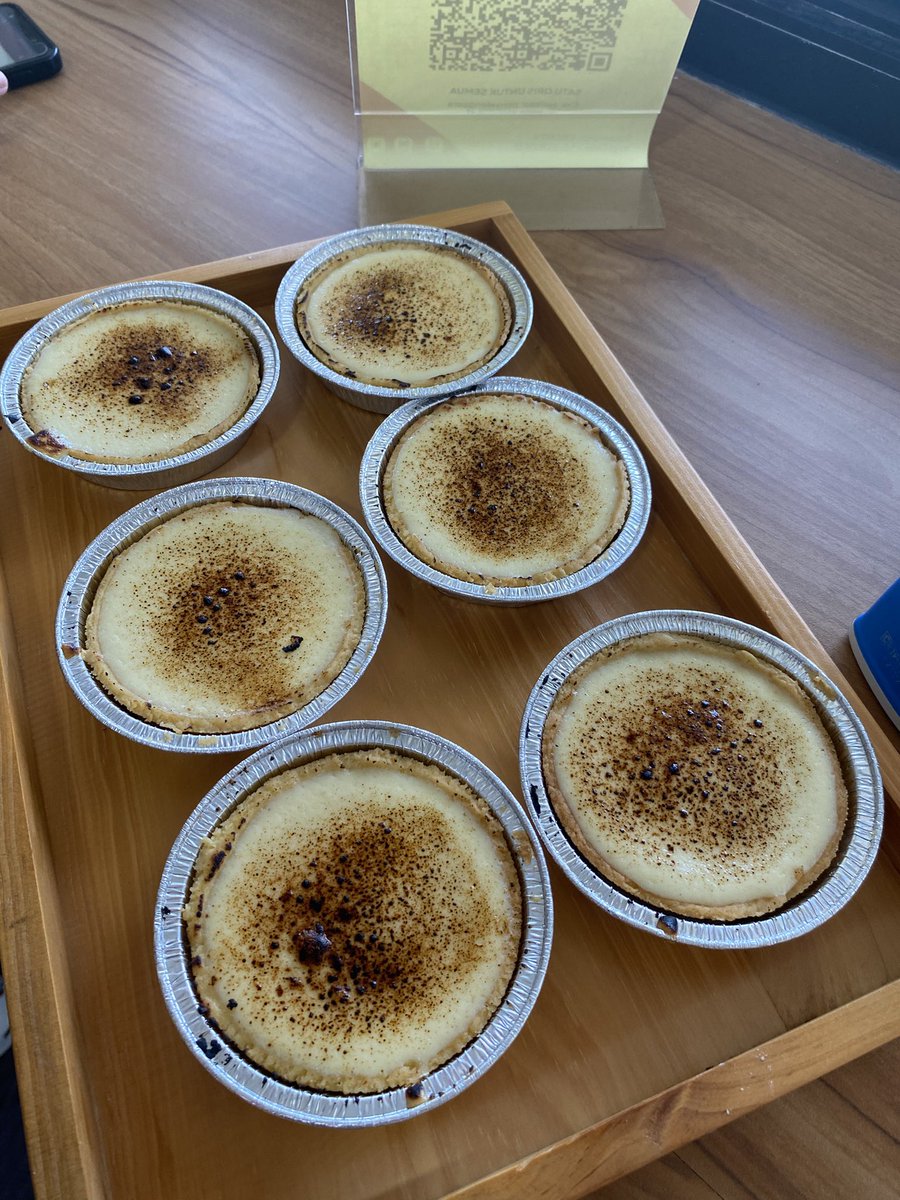 cookingbananah's tweet photo. Hi warga BOGOR, jangan lupa jajan yaah~
Hari ini ada (limited stock) cheese tart & donat merah putih versi #Weekend17an juga~
Smoked beef cheddar juga readyy tudei🤏
Alamat: https://t.co/MAlCPzYAsF
WA: https://t.co/c1QFjUOYbW https://t.co/4Gqpt7QpL3