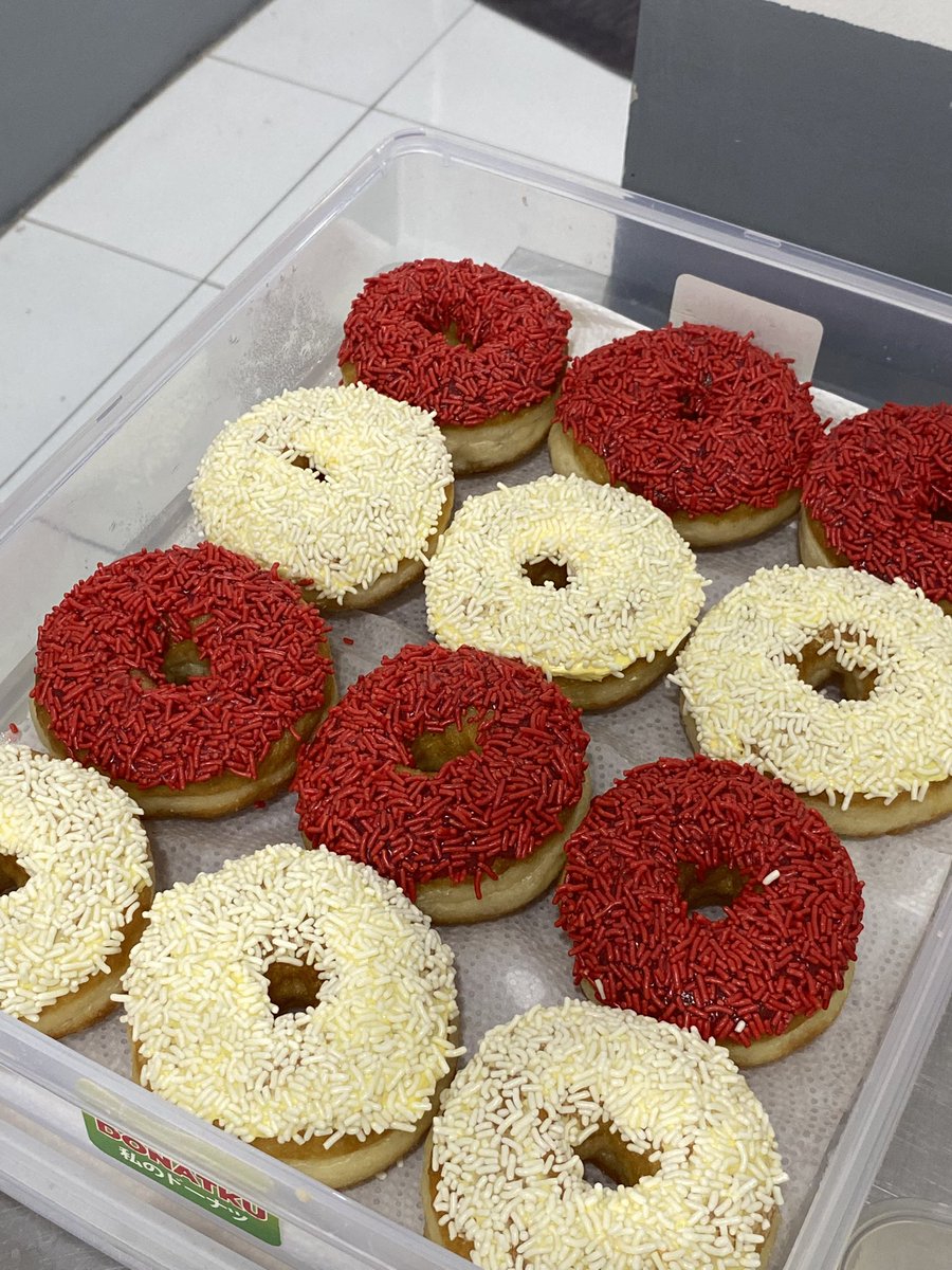 cookingbananah's tweet photo. Hi warga BOGOR, jangan lupa jajan yaah~
Hari ini ada (limited stock) cheese tart & donat merah putih versi #Weekend17an juga~
Smoked beef cheddar juga readyy tudei🤏
Alamat: https://t.co/MAlCPzYAsF
WA: https://t.co/c1QFjUOYbW https://t.co/4Gqpt7QpL3