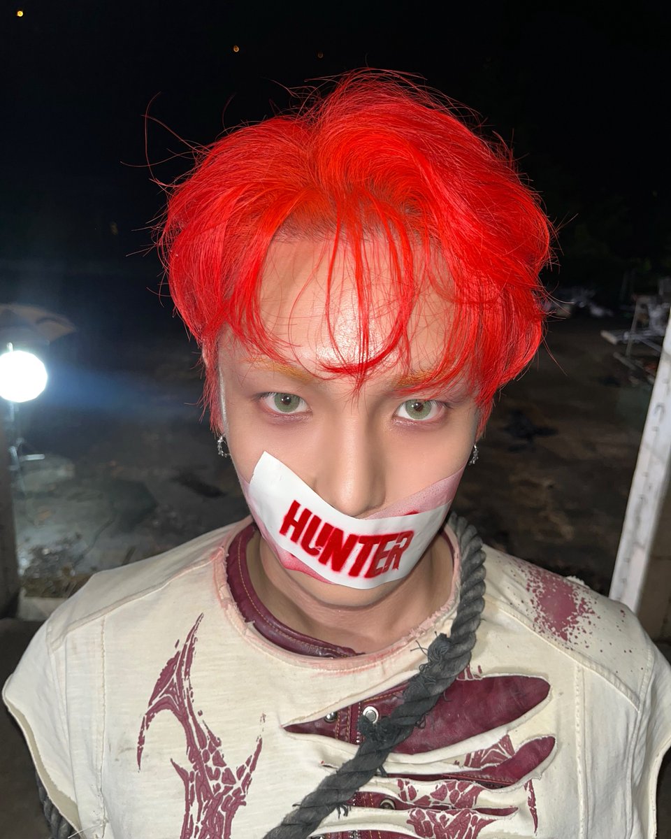 SHINee's tweet photo. 울부짖는 네게 속삭여

#KEY #키 
#HUNTER #KEY_HUNTER  
#SHINee #샤이니 https://t.co/YO9u6PUMFH