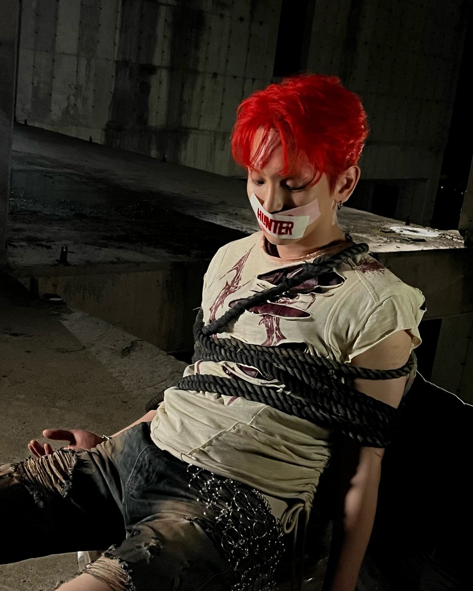SHINee's tweet photo. 울부짖는 네게 속삭여

#KEY #키 
#HUNTER #KEY_HUNTER  
#SHINee #샤이니 https://t.co/YO9u6PUMFH