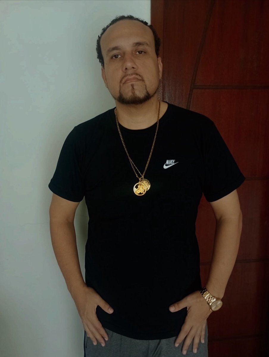 leonleaoleon's tweet photo. 3.7 nessa Terra. Agradeço ao meu pai Oxalá, ao meu pai Xangô, à minha mãe Sandra e à minha companheira Ariane por caminharem ao meu lado. 🎂🎈 https://t.co/ty77J5f0WJ