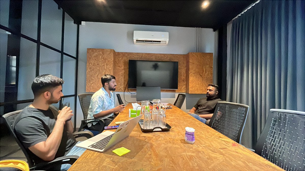 Users, scaling, and... me taking notes.
<a href="/ingaavu/">gautham ツ</a> <a href="/theCoderDotIn/">Rahul Ramesh</a>