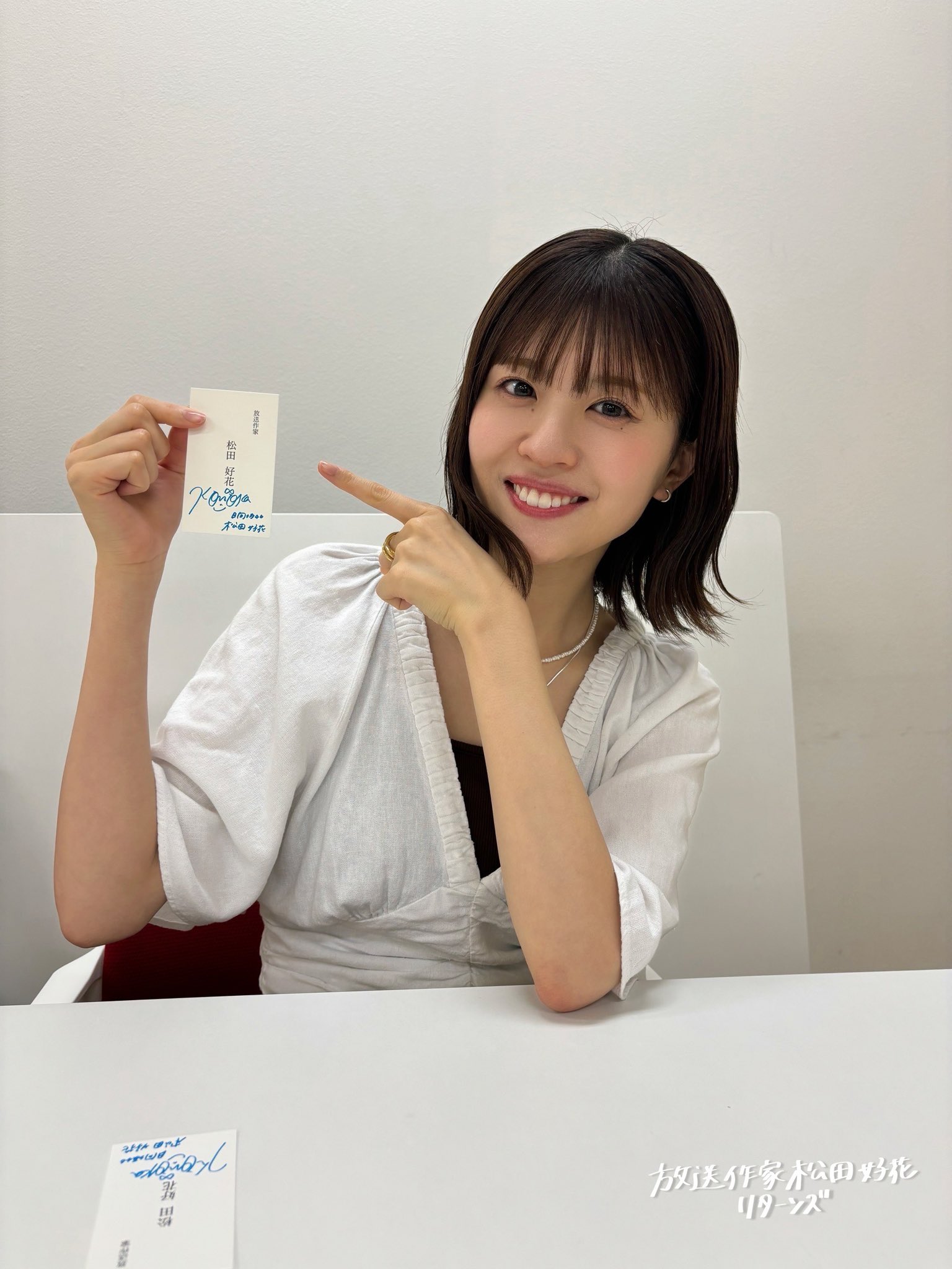 松田好花 直筆サイン入り パーカー 松田好花 直筆サイン入り パーカー 日向坂46 松田好花 1st写真集