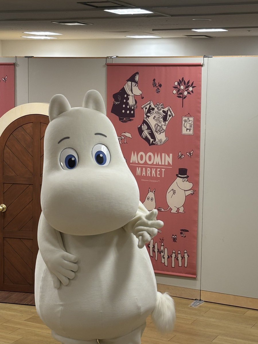 昨日友人がくれたムーミンの写真。握力バキバキの人と握手した後かそれとも左手だけバキバキに鍛えたムーミンが握手求めてるかの図。