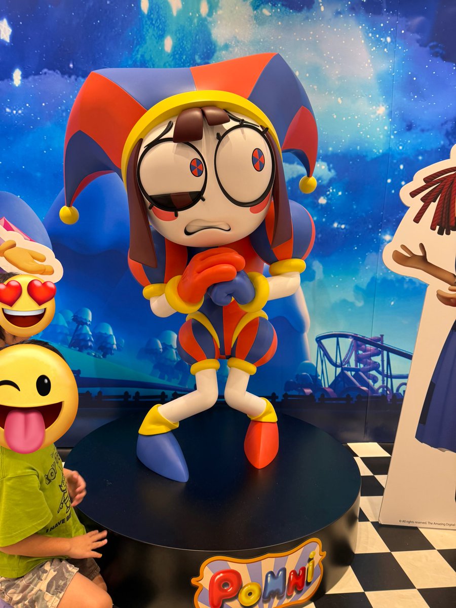 #アメイジングデジタルサーカス🎪のポップアップストアに行きました♡

大満足ー！

全てのパネルの前でポーズ✌️
「しゃーしん撮ってー？♡」📷のこどちゃんと🤣（笑）