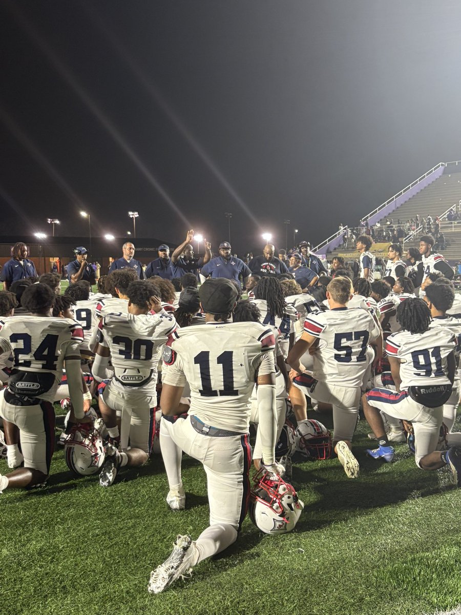athletics_creek's tweet photo. “CREEK CAME TO EAT 🍽️ Patriots pull off a 28-21 win over East Coweta! 🔥 Big shoutout to our boys and the cheer squad who never stopped bringing the energy 💪 This was just the appetizer… stay tuned for what’s cooking 👀🔴⚪🔵” https://t.co/r9dF0dL4RT