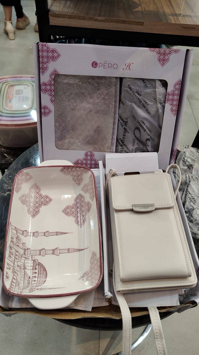 paztaa's tweet photo. Buat yang lagi cari milo, lafonte, persambelan, wajan, box makan ataupun buat microwave, perlatan dapur yang harganya turuuun banget, bisa cek langsung kesini https://t.co/I41y45s05m
Mana tau ada yang cocok 🫰🏻 https://t.co/ftoXWrNk3G