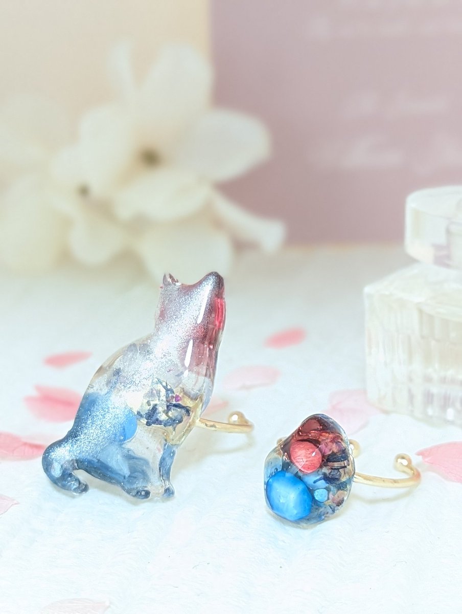 004418BOYSGIRLS's tweet photo. 娘と万博行くので、くすみ万博カラーでリングを作成💍
ネコが私用、マグネットで動きのある光を✨
娘はシンプルが好きなので形はシンプル、表面は波型に✨

分かりにくいけど花びらのかけら封入です🌷🌺🌼🌸🌷🪷🌹🪻🌻💐🥀 https://t.co/xlW1CxqUTO