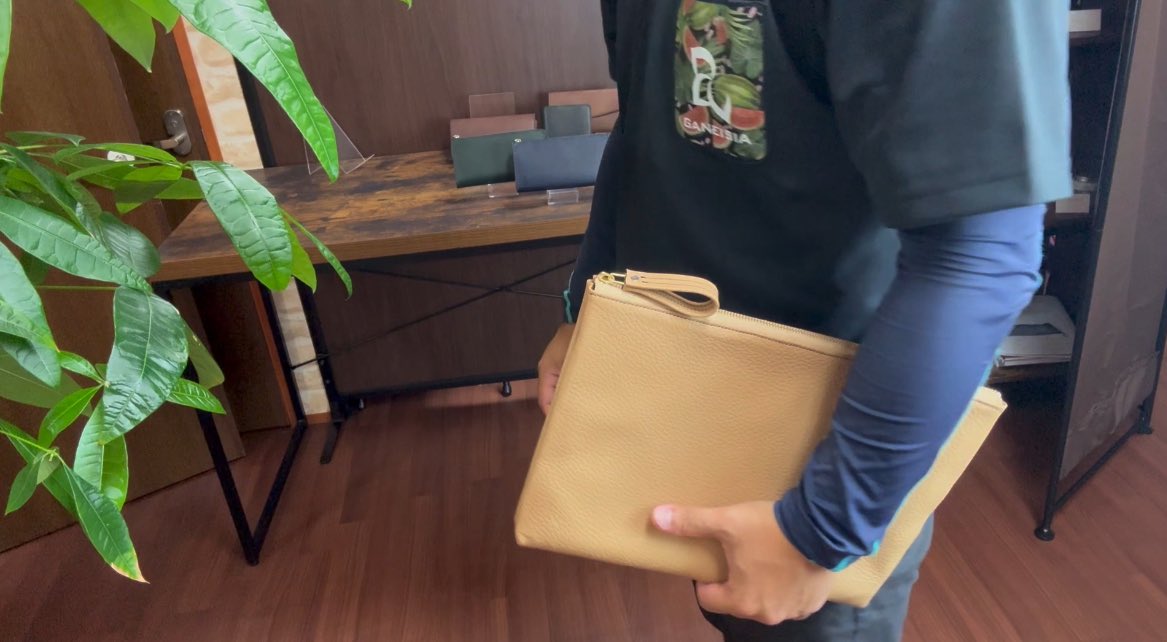 ganeisia's tweet photo. 材料を買いに行って、一番必要なファスナーを買い忘れてきました！
今日も一日絶好調！ https://t.co/ol07lBLXSa