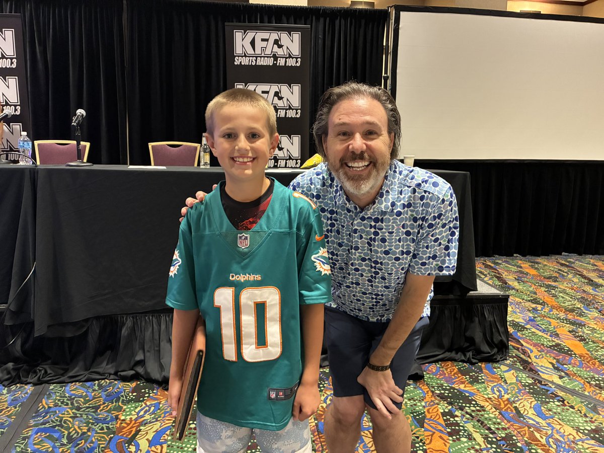 Commissioner Bennett learning from the best, <a href="/PaulCharchian/">Paul Charchian</a> at Fantasy Football Training Camp:
🌭 Free hot dogs
🏈 The best fantasy advice
😂 and an off-the-air Sean Payton joke he will remember for the rest of his life