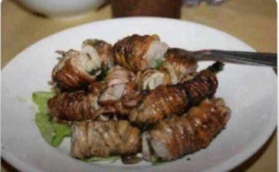 طبق لفائف من الريف السويسري مكون من معدة الماعز الجبلي ، محمص بالزبده الفرنسية فقط ١٥٠ ريال !

لو قالو كرشه ومصارين يطيح سعرها وتصير ١٧ ريال 😂😂😂💔