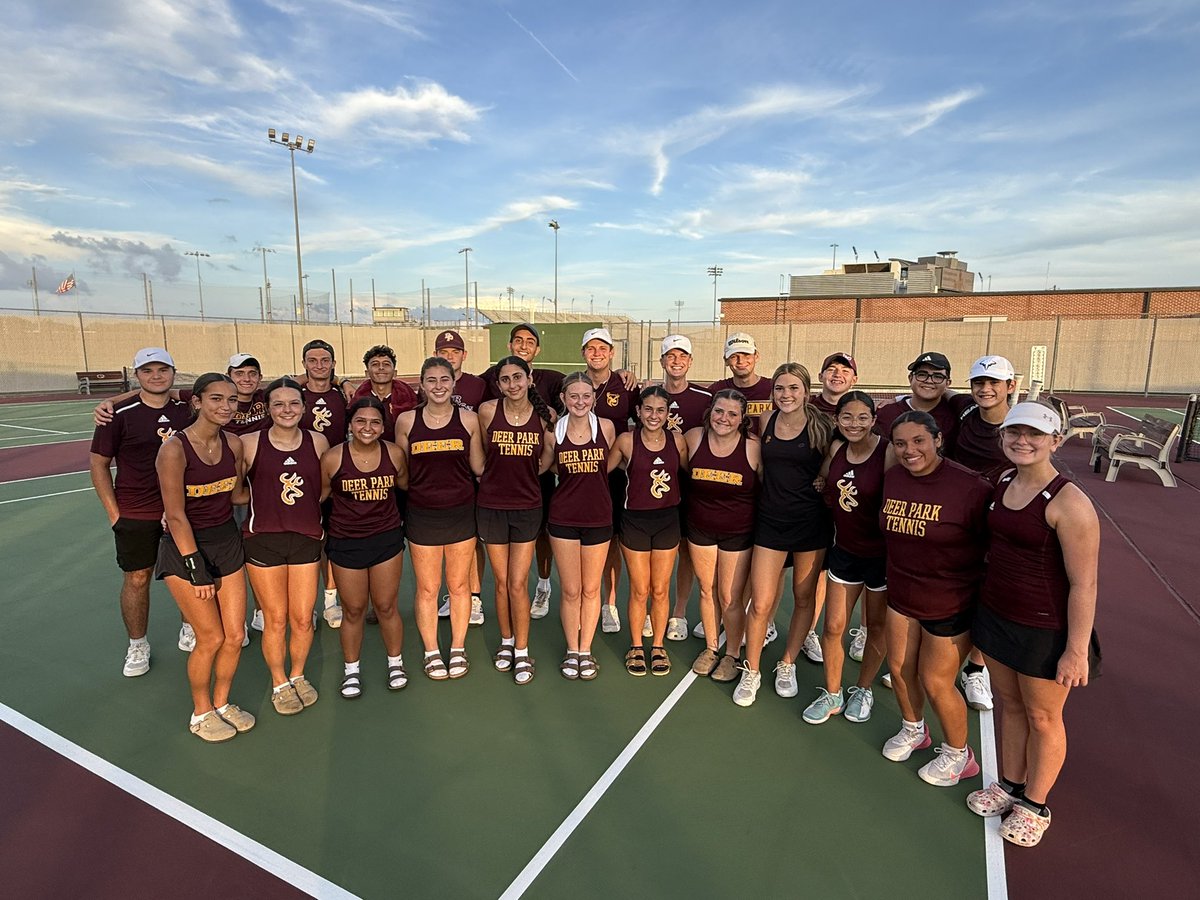 DPISD_Tennis's tweet image. Congratulations to our varsity team for defeating Pearland 12-7!  Our next match is at home on Tuesday 8/19 at 3:30.  Go Deer!  🦌 🎾