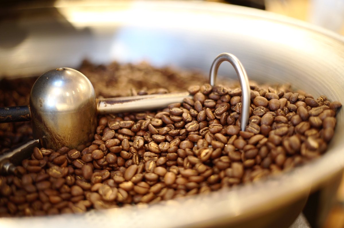 本日から、夏季休業明けで営業再開です。
焙煎を一つずつ進めていまして、店頭にコーヒー豆が出揃うのは14時頃かと思います。
よろしくお願いします。