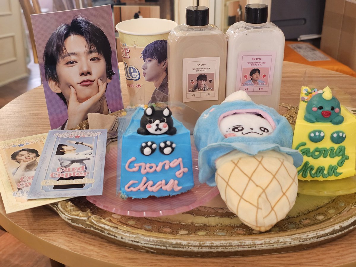 BabaOnlyFor's tweet photo. 여기가 공찬이 들튀장소인가요🤭🤭
공룡케익 너무 먹어보고 싶었는데 너무 귀여웠습니다🥰 5등 10장의 똥손이지만 사진이 너무 예뻐요🥹🥹🫶👍 주말까지 해주셔서 감사합니다❣️
#공찬이의_생일마법
#Cardcapter_Channie
#HAPPY814DAY https://t.co/z4EMFvgkz7