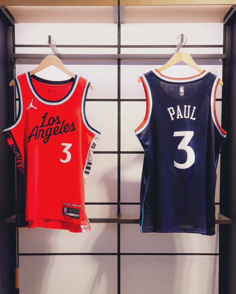 LACxBG32's tweet photo. The Point God is home! 🏡

CP3 in his 6 seasons with the Clippers: 
🏀 18.8 PPG | 9.8 APG | 4.8 RPG | 2.2 SPG
🏀 5x All-Star
🏀 5x All-NBA
🏀 6x All-Defense
🏀 2x AST Leader
🏀 3x STL Leader

#TruePointGuard https://t.co/j3gndMOmYJ