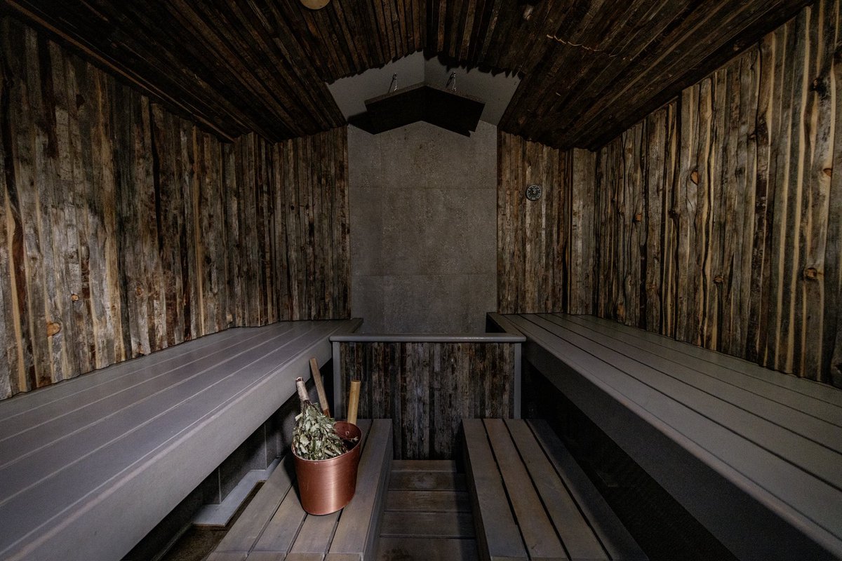 渋谷SAUNAS (@shibuya_saunas) on Twitter photo 渋谷SAUNAS ー 施設紹介⑧
《ウィスキング》
ウィスクと呼ばれる植物の束を用いておこなうトリートメント。SAUNASではラトビアの『ピルツ』を基礎としています。
ウィスキングマイスターがウィスクをふんだんに用い、室内の温度・湿度を繊細にコントロールしながら施術します。 渋谷SAUNAS ー 施設紹介⑧
《ウィスキング》
ウィスクと呼ばれる植物の束を用いておこなうトリートメント。SAUNASではラトビアの『ピルツ』を基礎としています。
ウィスキングマイスターがウィスクをふんだんに用い、室内の温度・湿度を繊細にコントロールしながら施術します。