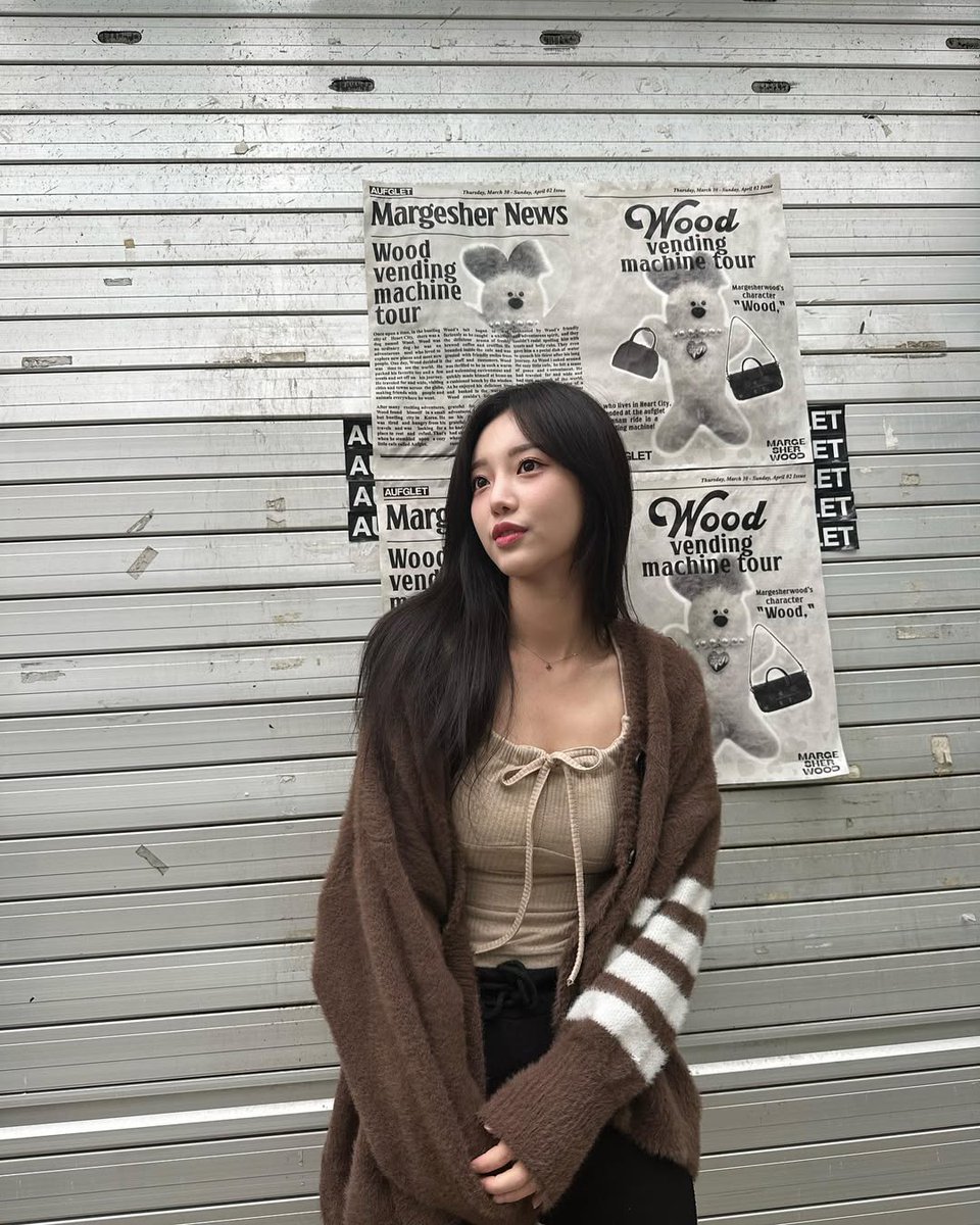soeunyya's tweet image. Soft hues and cozy moods; Wrapped in warmth, lost in thought — a cardigan kind of day. Just me, some stripes, and a whole lot of vibe. Margesher News says I’m the headline today. ❥