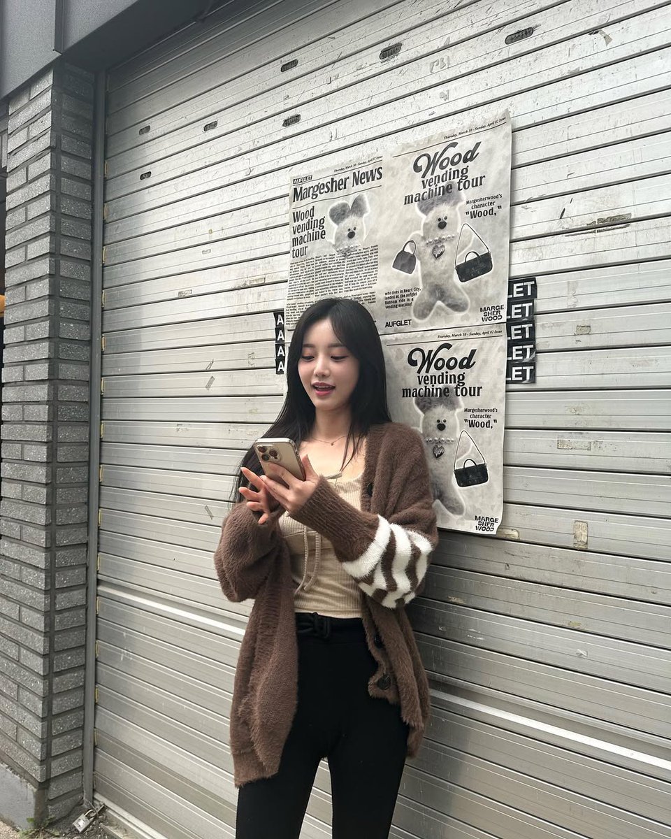 soeunyya's tweet image. Soft hues and cozy moods; Wrapped in warmth, lost in thought — a cardigan kind of day. Just me, some stripes, and a whole lot of vibe. Margesher News says I’m the headline today. ❥