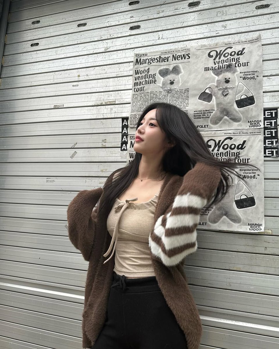 soeunyya's tweet image. Soft hues and cozy moods; Wrapped in warmth, lost in thought — a cardigan kind of day. Just me, some stripes, and a whole lot of vibe. Margesher News says I’m the headline today. ❥