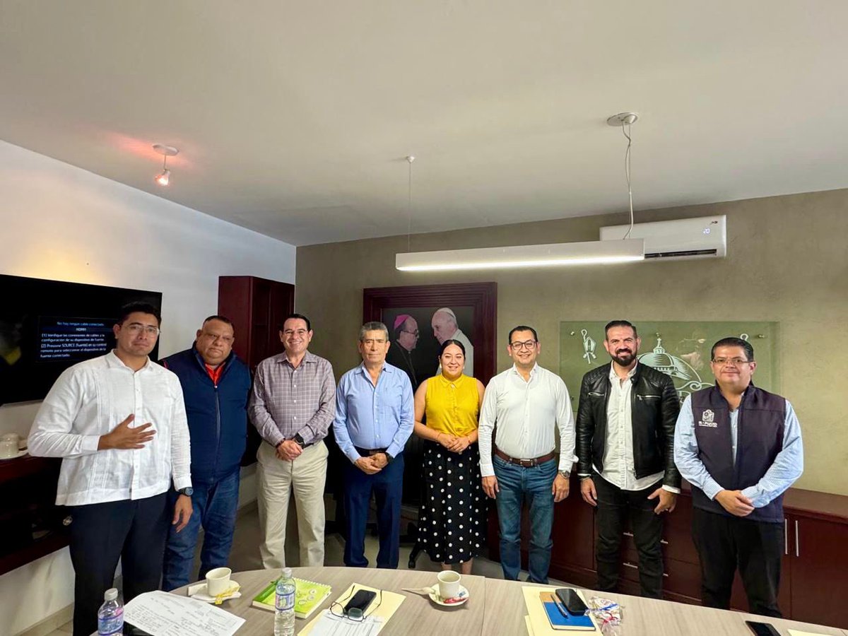 rodogomezc's tweet photo. Nos reunimos con el Vicario General, Pbro. Jorge Delgado, para coordinar la organización segura de las fiestas patronales.
Preservar nuestras tradiciones es fortalecer la convivencia en #Irapuato. https://t.co/NyYN2QQm3Z