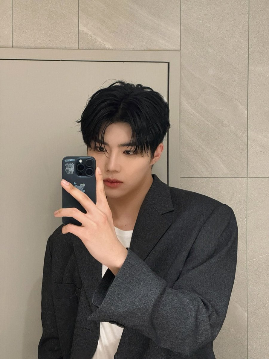 dream00660's tweet photo. 마스터님 진짜 존잘이시다.. https://t.co/wT4yQF1DpP