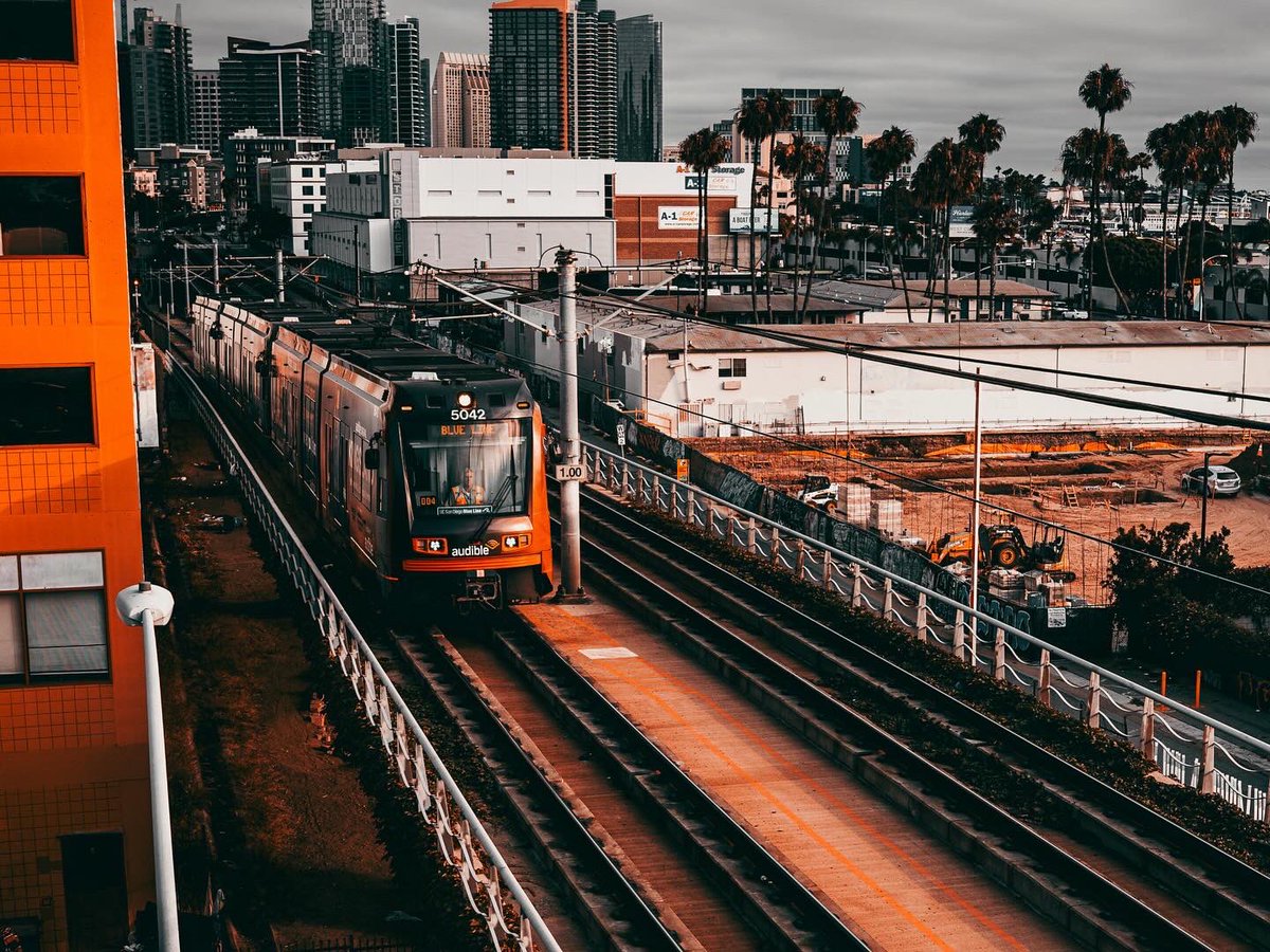 ashjycn's tweet photo. Downtown captures in San Diego with my Sony A6700  #sonyalpha #lensculture #streetphotography #sandiego #streetart #cinematic #artofvisuals #picoftheday #anime https://t.co/GXDMR5tOKK