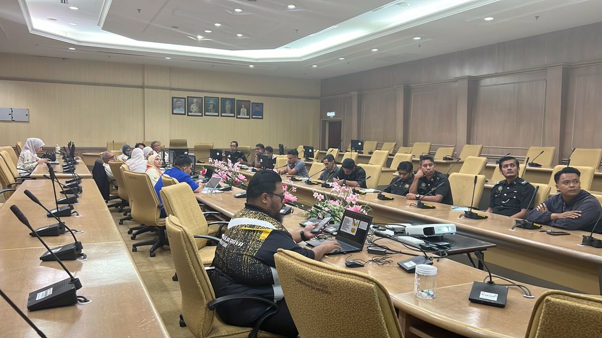 CSFB JKR (@csfbjkr) on Twitter photo 6-7/8/2025 - Mesy. Penyelarasan Bil.1/2025 Projek FMM di Kompleks Kementerian Dalam Negeri (KDN) Perak telah diadakan di Bilik Mesy. Kompleks KDN Negeri Perak, yang dipengerusikan oleh Ir. Burhanuddin bin Omar
<a href="/RoslanisE/">Roslan bin Ismail</a>
<a href="/IEsa2018/">IbrahimEsa2018</a>
<a href="/FadzilahJkr/">FADZILAH BINTI SULAIMAN (JKR)</a>
<a href="/IPJKR_Official/">JKR Malaysia Rasmi</a>
<a href="/csfbjkr/">CSFB JKR</a>
#IamJKR 6-7/8/2025 - Mesy. Penyelarasan Bil.1/2025 Projek FMM di Kompleks Kementerian Dalam Negeri (KDN) Perak telah diadakan di Bilik Mesy. Kompleks KDN Negeri Perak, yang dipengerusikan oleh Ir. Burhanuddin bin Omar
<a href="/RoslanisE/">Roslan bin Ismail</a>
<a href="/IEsa2018/">IbrahimEsa2018</a>
<a href="/FadzilahJkr/">FADZILAH BINTI SULAIMAN (JKR)</a>
<a href="/IPJKR_Official/">JKR Malaysia Rasmi</a>
<a href="/csfbjkr/">CSFB JKR</a>
#IamJKR