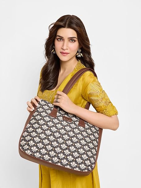 VALOR_ETP's tweet image. ZOUK Women's Getaway Handbag | Jute | Vegan Leather Handcrafted Tote Bag
money save - 2835/-
Link - amzn.to/4mH7Egn
Offer 65% #amazondeals #handbags
