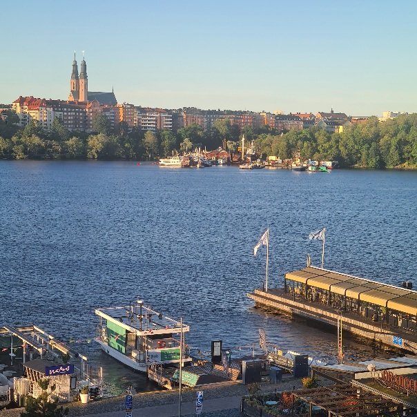 God morgon från Riddarfjärden, Högalidskyrkan och Mälarvarvet