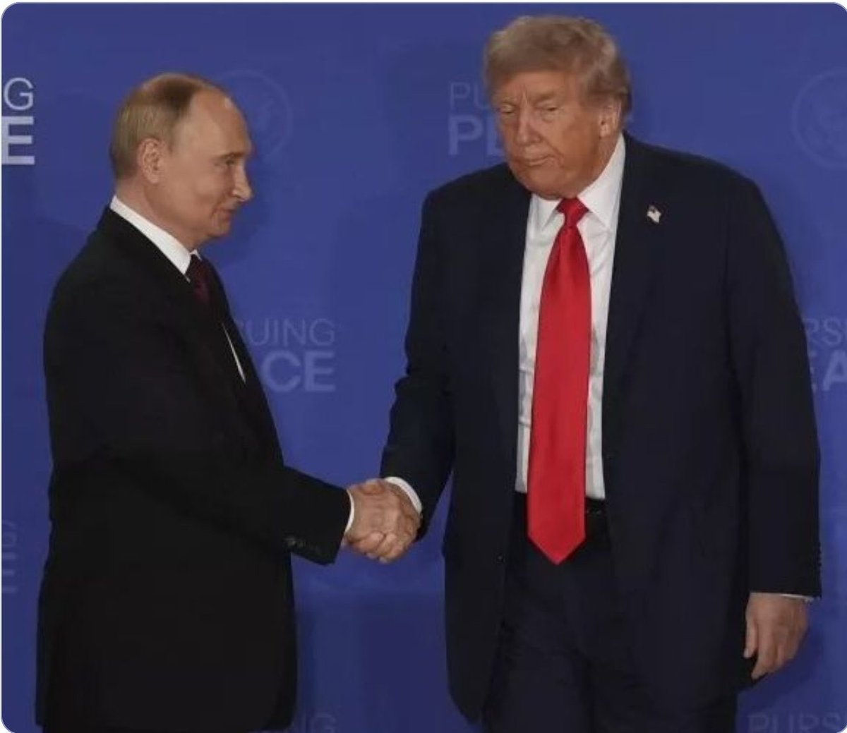 Usama_Backhair's tweet image. ^^^Sure! We have a nice new photo of him being owned by a foreign dictator, to go with the one from Helsinki. Charming. 😐🙄

(Pic 1) A Ukrainian pet dog lies atop rubble of his former home, his owner beneath it.
(Pics 2 &amp;amp; 3) Helsinki Groveling.
(Pic 4) Alaska ball gargling.