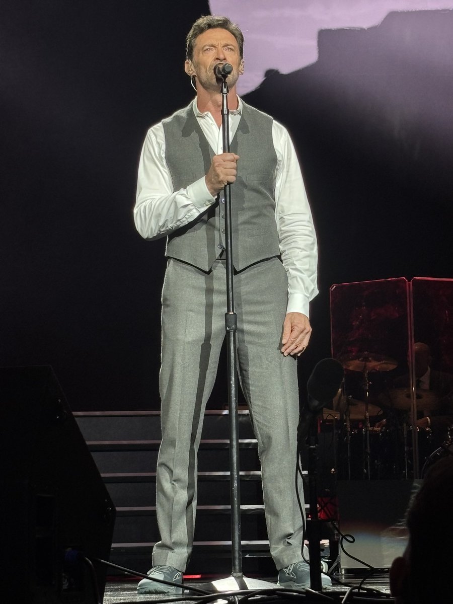 fujinyu11's tweet photo. @RealHughJackman @RadioCity Loving
you has been a wonderful journey. https://t.co/schdQVgmx2