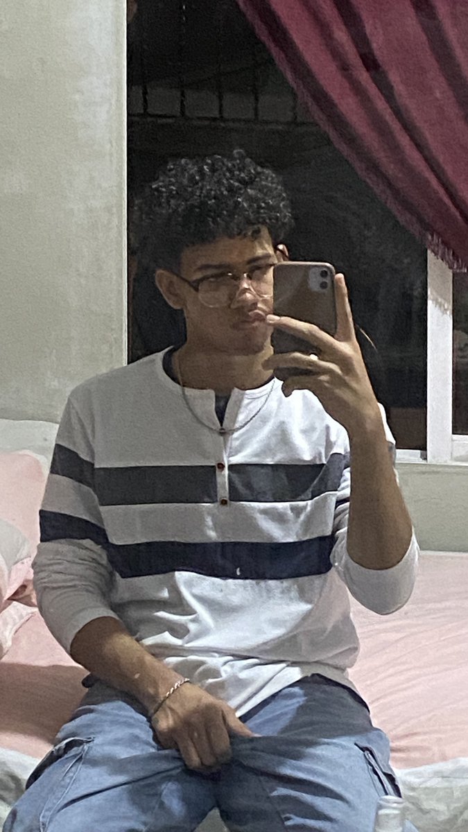 Weldis_arias's tweet photo. Ahora a vivir con lentes 😔
 (me gusta como se ven) https://t.co/aqkrN7uoIF