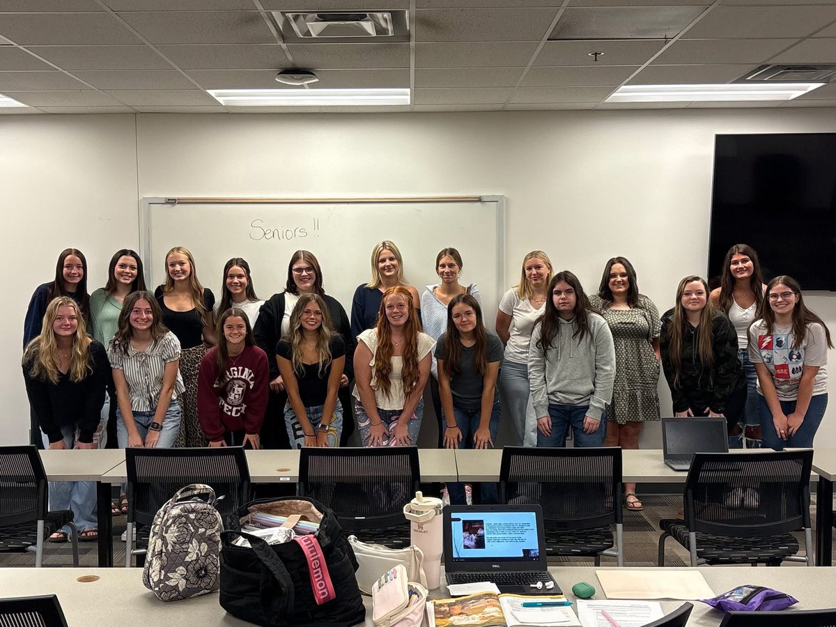 3mmalineMai5ie's tweet photo. Last First day of High School! Proud to be a part of the inaugural class and excited to be the first graduating class of the Emory and Henry Healthcare Excellence Academy Lab School! Representing my 🧡current 🖤and ❤️future💙school! #HEALS #SacredGround #BUBound @BURamsSoftball https://t.co/kSk41leew8