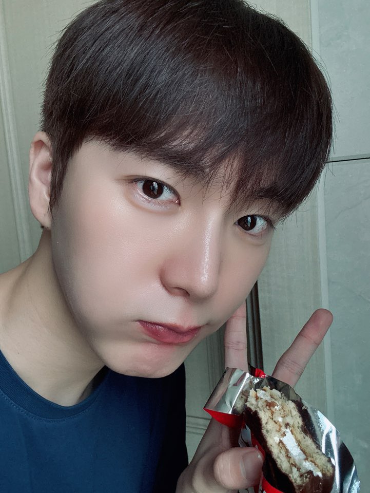 OmegaX_members's tweet photo. [#OX]

초코파이 드세요

#OMEGA_X #오메가엑스
#케빈 #KEVIN https://t.co/zQT1Z4bTmY