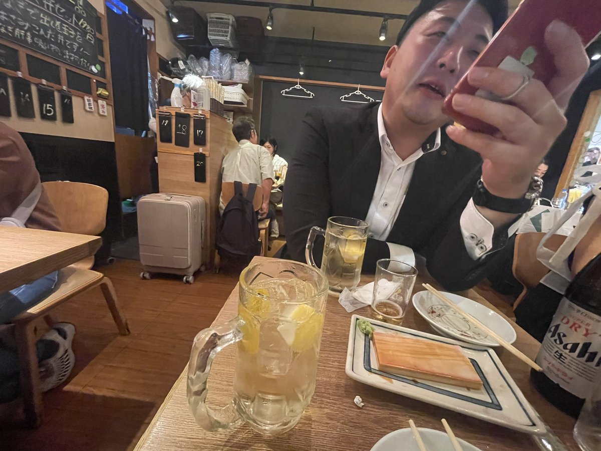 knt0708's tweet photo. 福岡きたらコイツとしか呑んで無い。 https://t.co/w7PPaitSus