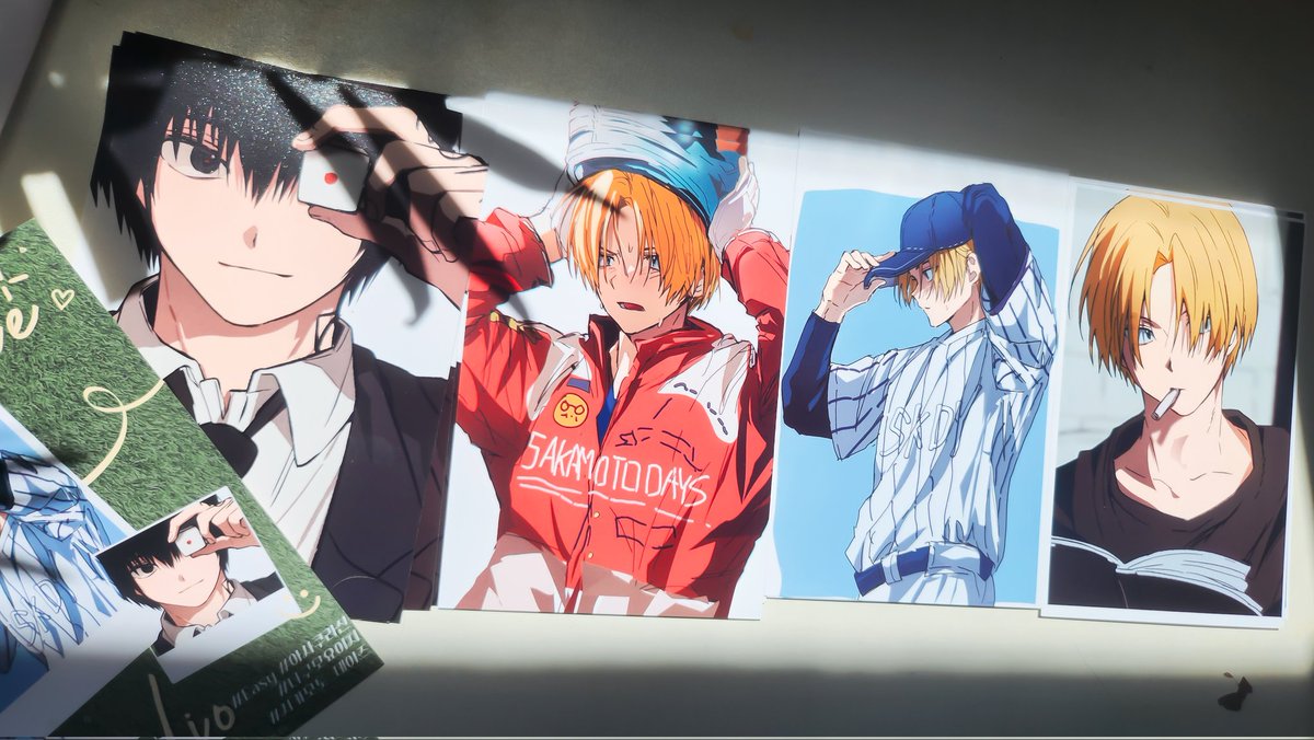 프린티에서 엽서 샘플을 잔뜩 보내주셨어요.... 이거 너무 간질간질하고 기쁘네요 이럴수가.......... 유광은 빛 받으면 빤질빤질해서 이쁘고 무광은 뽀득한게 색감이 넘 이쁘게 나옵니다♡ 담에도 함 더 올려볼게요 😙💙💙