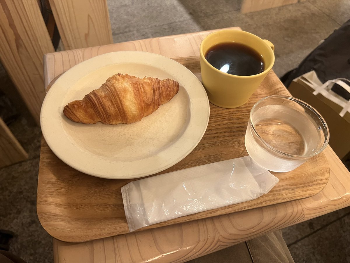 東京駅の好きなカフェの一つで休憩。