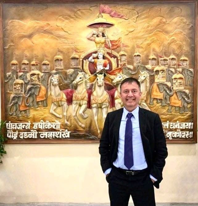 Himanshu Rai (@askhimanshurai) on Twitter photo рдпрддреНрд░ рдпреЛрдЧреЗрд╢реНрд╡рд░рдГ рдХреГрд╖реНрдгреЛ рдпрддреНрд░ рдкрд╛рд░реНрдереЛ рдзрдиреБрд░реНрдзрд░рдГред
рддрддреНрд░ рд╢реНрд░реАрд░реНрд╡рд┐рдЬрдпреЛ рднреВрддрд┐рд░реНрдзреНрд░реБрд╡рд╛ рдиреАрддрд┐рд░реНрдорддрд┐рд░реНрдордоредред
рд╢реНрд░реАрдХреГрд╖реНрдг рдХреА рдЙрдкрд╕реНрдерд┐рддрд┐ рдореЗрдВ рдЬреАрд╡рди рдХреЗ рдкреНрд░рддреНрдпреЗрдХ рдЖрдпрд╛рдо рдореЗрдВ рдкрд░рдо рдкреВрд░реНрдгрддрд╛ рдХрд╛ рд╕рдВрдЪрд╛рд░ рд╣реЛрддрд╛ рд╣реИред рдЙрдирдХреА рджрд┐рд╡реНрдп рдЖрднрд╛, рд╢рд╛рд╢реНрд╡рдд рдзреНрд░реБрд╡рддрд╛рд░рд╛ рдмрдирдХрд░, рд╣рдорд╛рд░реЗ рд╣реГрджрдп рдФрд░ рдЖрддреНрдорд╛ рдХреЛ рдЖрд▓реЛрдХрд┐рдд рдХрд░рддреА рд╣реИред рдЗрд╕ #рдЬрдиреНрдорд╛рд╖реНрдЯрдореА рдкрд░ рдЖрдЗрдП, рд╣рдо рдпрддреНрд░ рдпреЛрдЧреЗрд╢реНрд╡рд░рдГ рдХреГрд╖реНрдгреЛ рдпрддреНрд░ рдкрд╛рд░реНрдереЛ рдзрдиреБрд░реНрдзрд░рдГред
рддрддреНрд░ рд╢реНрд░реАрд░реНрд╡рд┐рдЬрдпреЛ рднреВрддрд┐рд░реНрдзреНрд░реБрд╡рд╛ рдиреАрддрд┐рд░реНрдорддрд┐рд░реНрдордоредред
рд╢реНрд░реАрдХреГрд╖реНрдг рдХреА рдЙрдкрд╕реНрдерд┐рддрд┐ рдореЗрдВ рдЬреАрд╡рди рдХреЗ рдкреНрд░рддреНрдпреЗрдХ рдЖрдпрд╛рдо рдореЗрдВ рдкрд░рдо рдкреВрд░реНрдгрддрд╛ рдХрд╛ рд╕рдВрдЪрд╛рд░ рд╣реЛрддрд╛ рд╣реИред рдЙрдирдХреА рджрд┐рд╡реНрдп рдЖрднрд╛, рд╢рд╛рд╢реНрд╡рдд рдзреНрд░реБрд╡рддрд╛рд░рд╛ рдмрдирдХрд░, рд╣рдорд╛рд░реЗ рд╣реГрджрдп рдФрд░ рдЖрддреНрдорд╛ рдХреЛ рдЖрд▓реЛрдХрд┐рдд рдХрд░рддреА рд╣реИред рдЗрд╕ #рдЬрдиреНрдорд╛рд╖реНрдЯрдореА рдкрд░ рдЖрдЗрдП, рд╣рдо