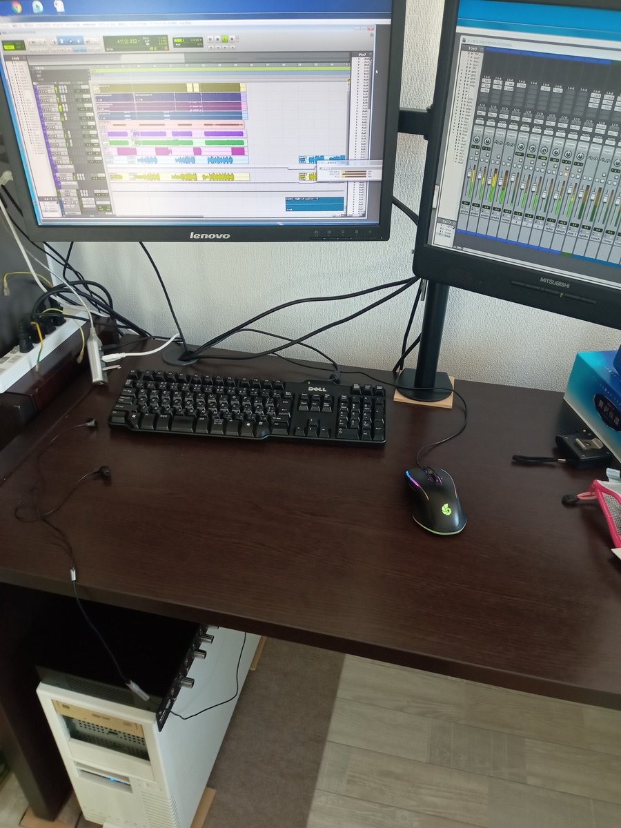 よし、ここまで来た、予定より頑張ってる(笑)
起動確認もバッチリ
引っ越し後はちゃんと起動するかドキドキするのよねー

ご飯食べて、午後はキーボードを箱から出す❗️
(札幌で買って、東京で開ける事なくまた札幌に持って帰ってきた、使ってないのに4年落ち)