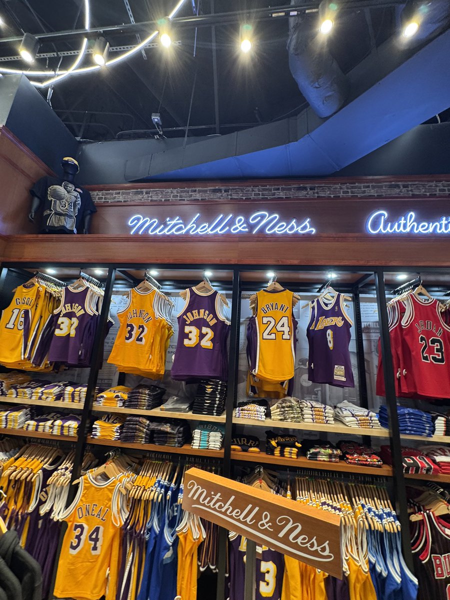BuckeyeRidley's tweet photo. The @NBASTORE just opened today @UniStudios CityWalk Hollywood &amp; it’s a @Lakers Paradise! The 1st West Coast location for the @NBA retail outlet is amazing. Great for @nbc with returning to NBA telecasts, the 2026 @NBAAllStar game in Inglewood &amp; @luka7doncic’s arrival! #LakeShow https://t.co/Vf6qOCOKtZ