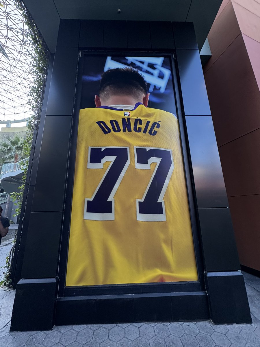 BuckeyeRidley's tweet photo. The @NBASTORE just opened today @UniStudios CityWalk Hollywood &amp; it’s a @Lakers Paradise! The 1st West Coast location for the @NBA retail outlet is amazing. Great for @nbc with returning to NBA telecasts, the 2026 @NBAAllStar game in Inglewood &amp; @luka7doncic’s arrival! #LakeShow https://t.co/Vf6qOCOKtZ