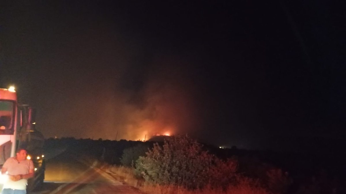 Muş Belediyesi İtfaiyesi’nden Diyarbakır’daki Yangın Söndürme Çalışmalarına Destek

Dün akşam saatlerinde Diyarbakır’ın Hani ve Lice ilçelerinde çıkan orman yangını rüzgarın etkisiyle giderek büyüdü. 
Yerleşim yerlerine sıçrayan yangın karadan müdahale ile zorlaşırken çevre
